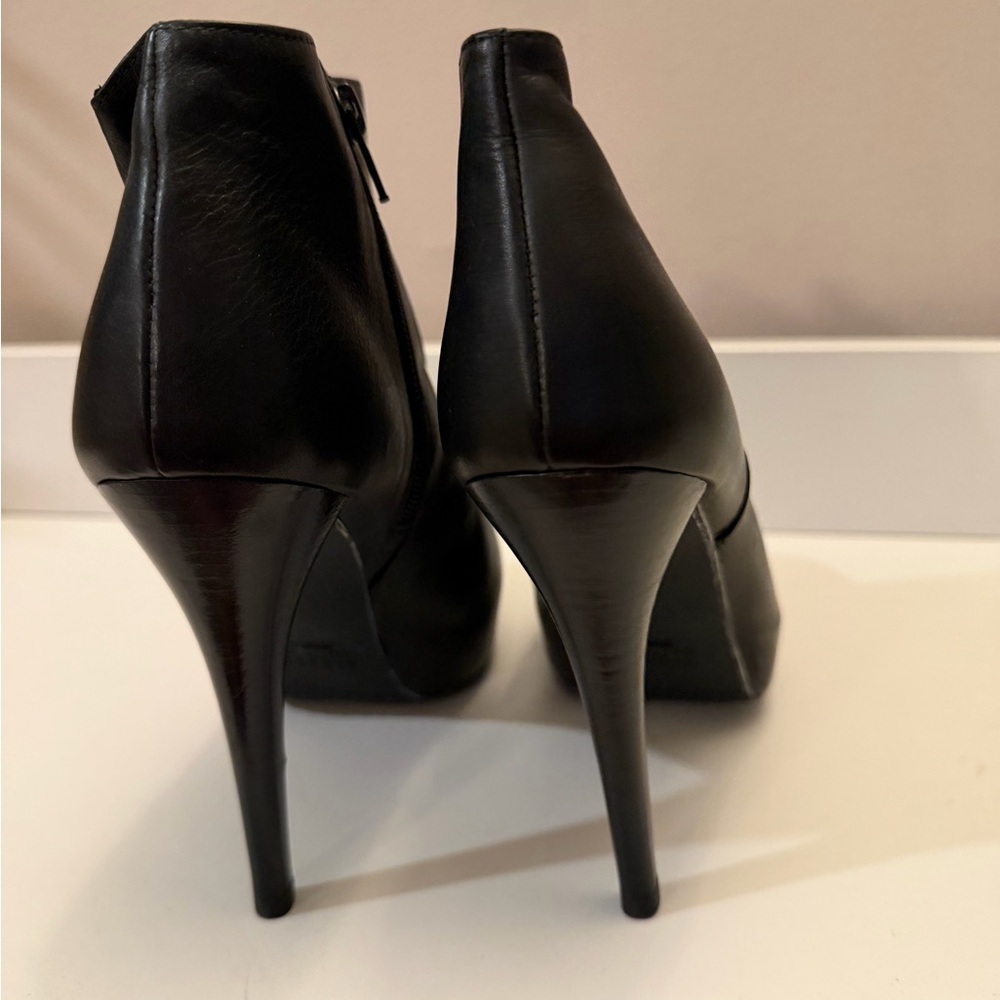 Stuart Weitzman Black Ankle Zip Platform Suede Stiletto Heel Booties Sz 8 - Picture 4 of 8